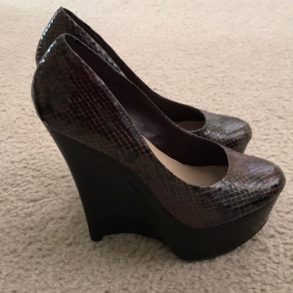 Shoes - Picture 2 of 4